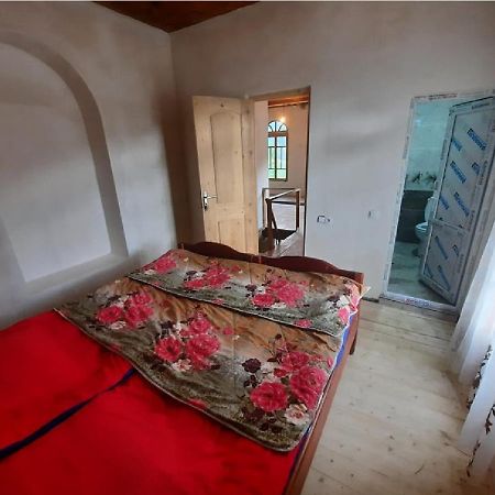 Nino & Tarzan Guesthouse Adishi エクステリア 写真