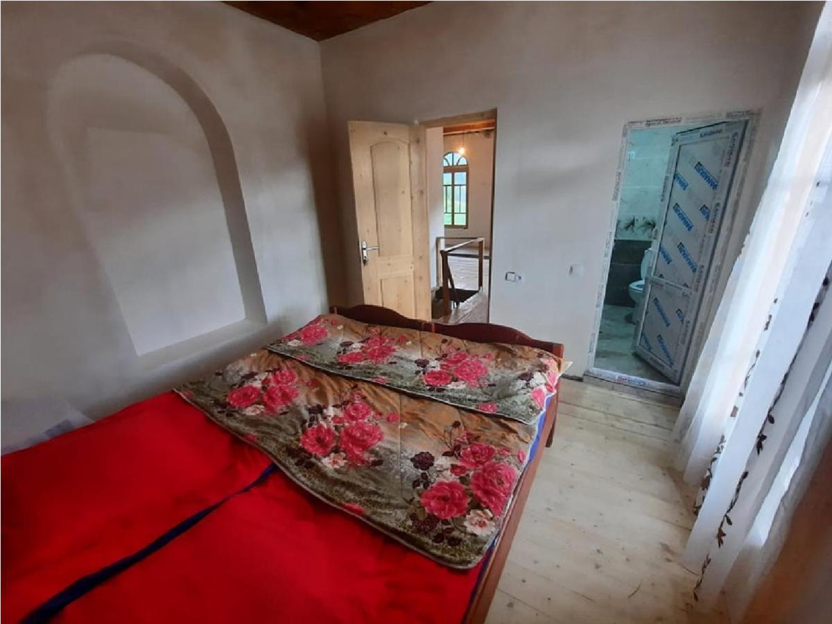 Nino & Tarzan Guesthouse Adishi エクステリア 写真